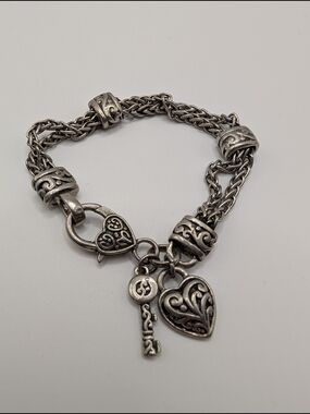 Vintage/Y2K Silver Tone Woven Chain Heart & Key Charm Bracelet